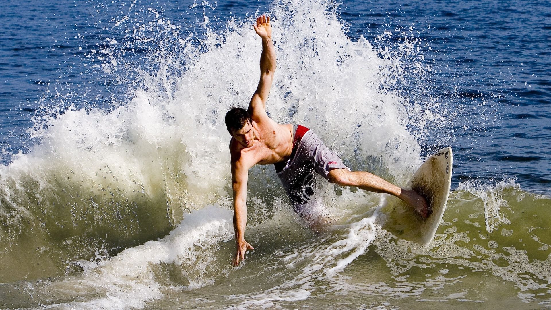 爱游戏体育在线赛事-冬季滑雪体验营吸引家庭组团参与，冬季滑雪场有哪些娱乐项目